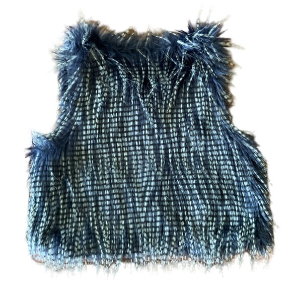 Xhilaration Faux Fur Vest - Picture 4 of 7